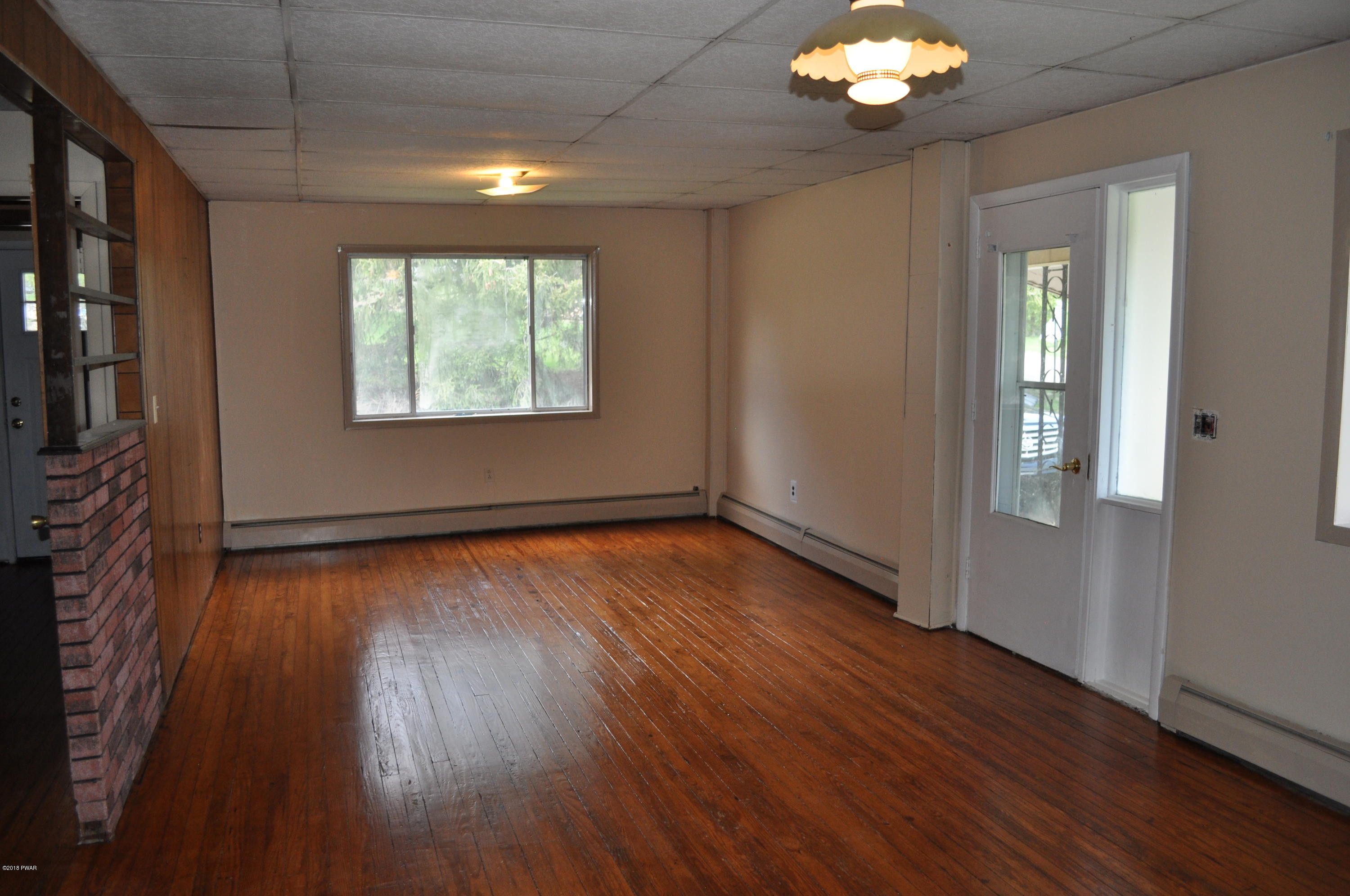 54 Burns Road Waymart, PA 18472 - Photo 2 of 17 Apt 1 Living Room