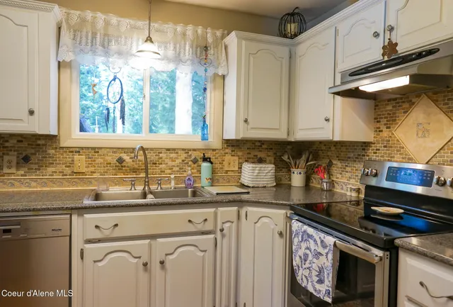 $1,100,000 | 7672 West Carnie Road, Coeur D'Alene, ID 83814