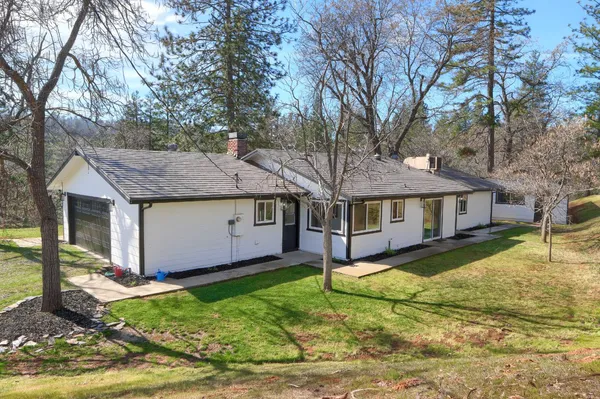 a view of a house with a yard