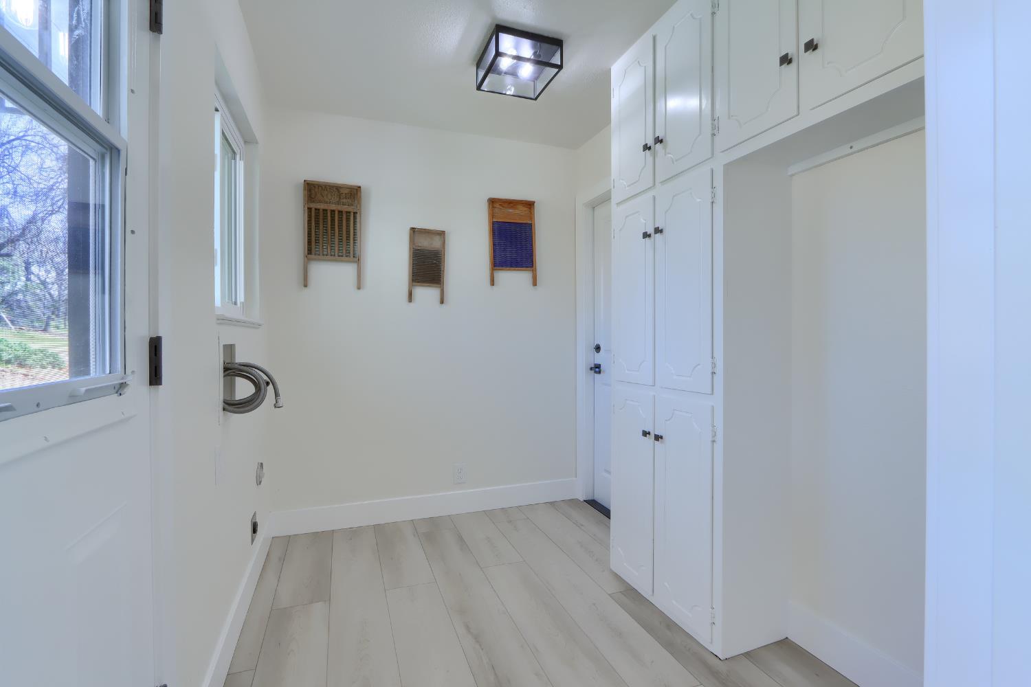 5518 East Whitlock Road Mariposa, CA 95338 - Photo 21 of 57 a view of an entryway with wooden floor