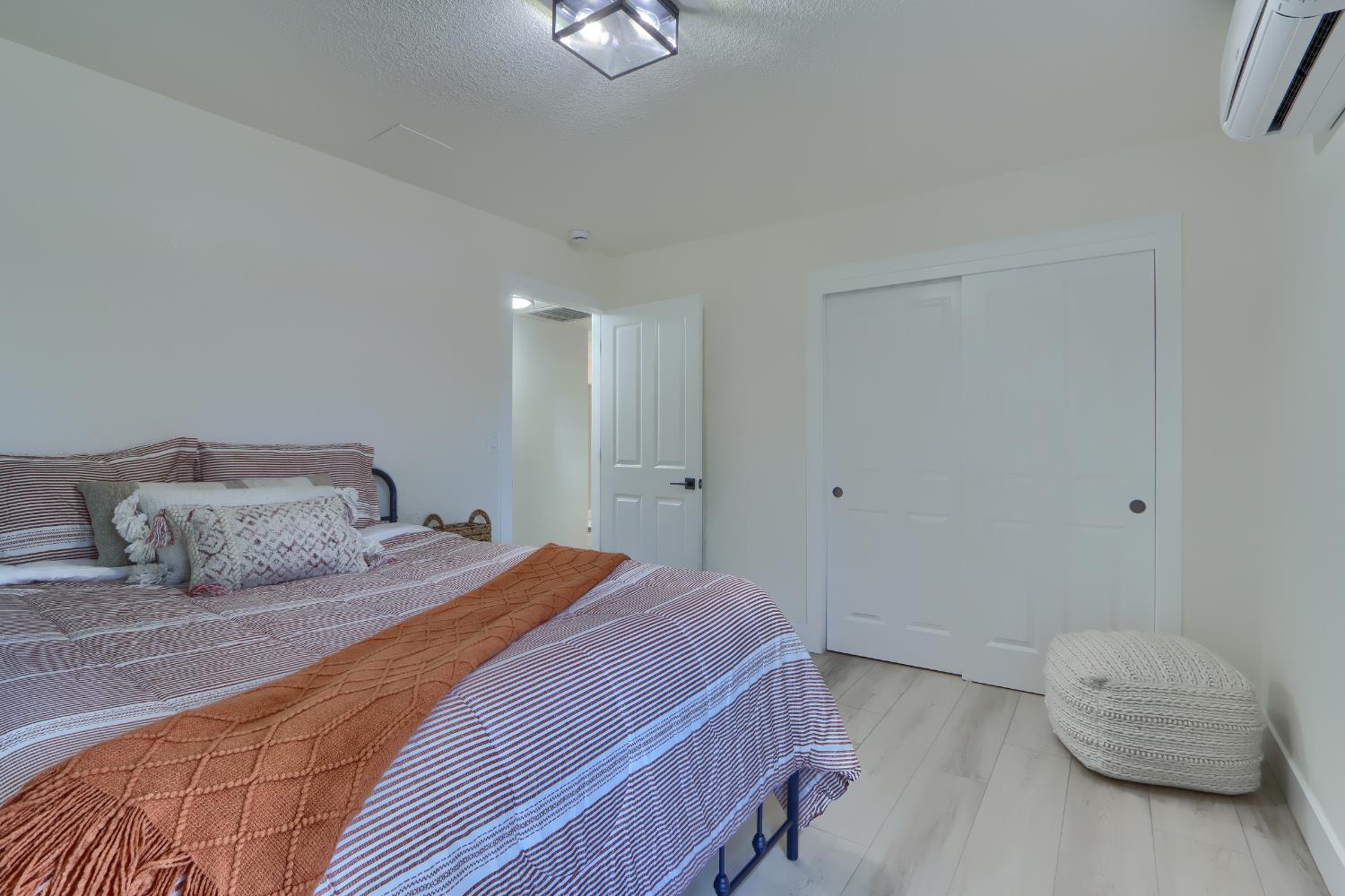 5518 East Whitlock Road Mariposa, CA 95338 - Photo 25 of 57 a bedroom with a bed and a chair
