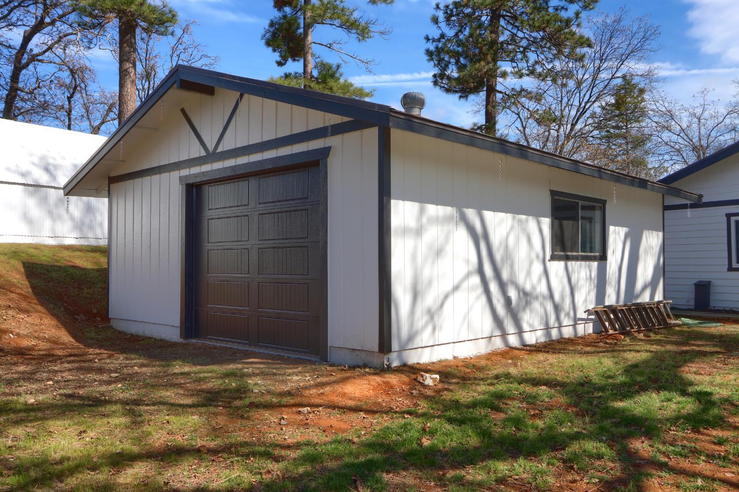 5518 East Whitlock Road Mariposa, CA 95338 - Photo 35 of 57 a view of front door and yard