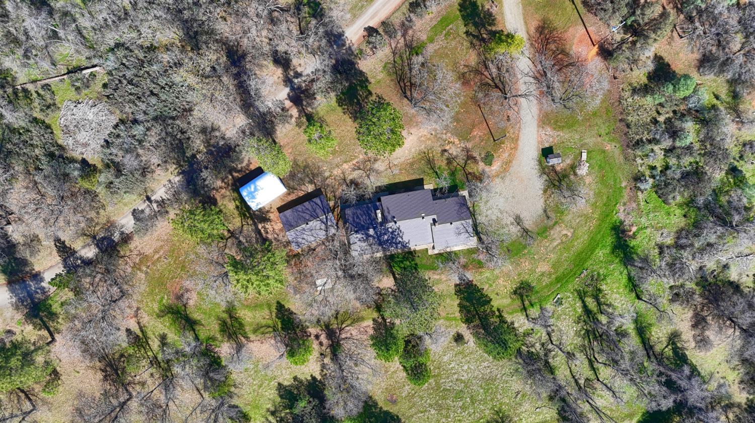 5518 East Whitlock Road Mariposa, CA 95338 - Photo 52 of 57 an aerial view of a house with a yard