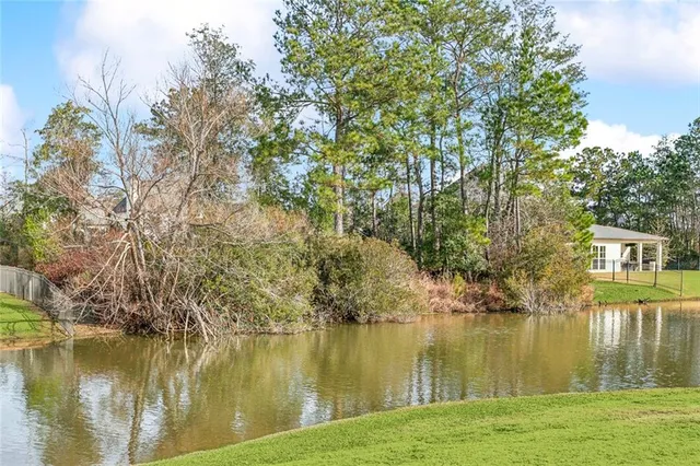 $380,000 | 14 Wax Myrtle Lane, Covington, LA 70433