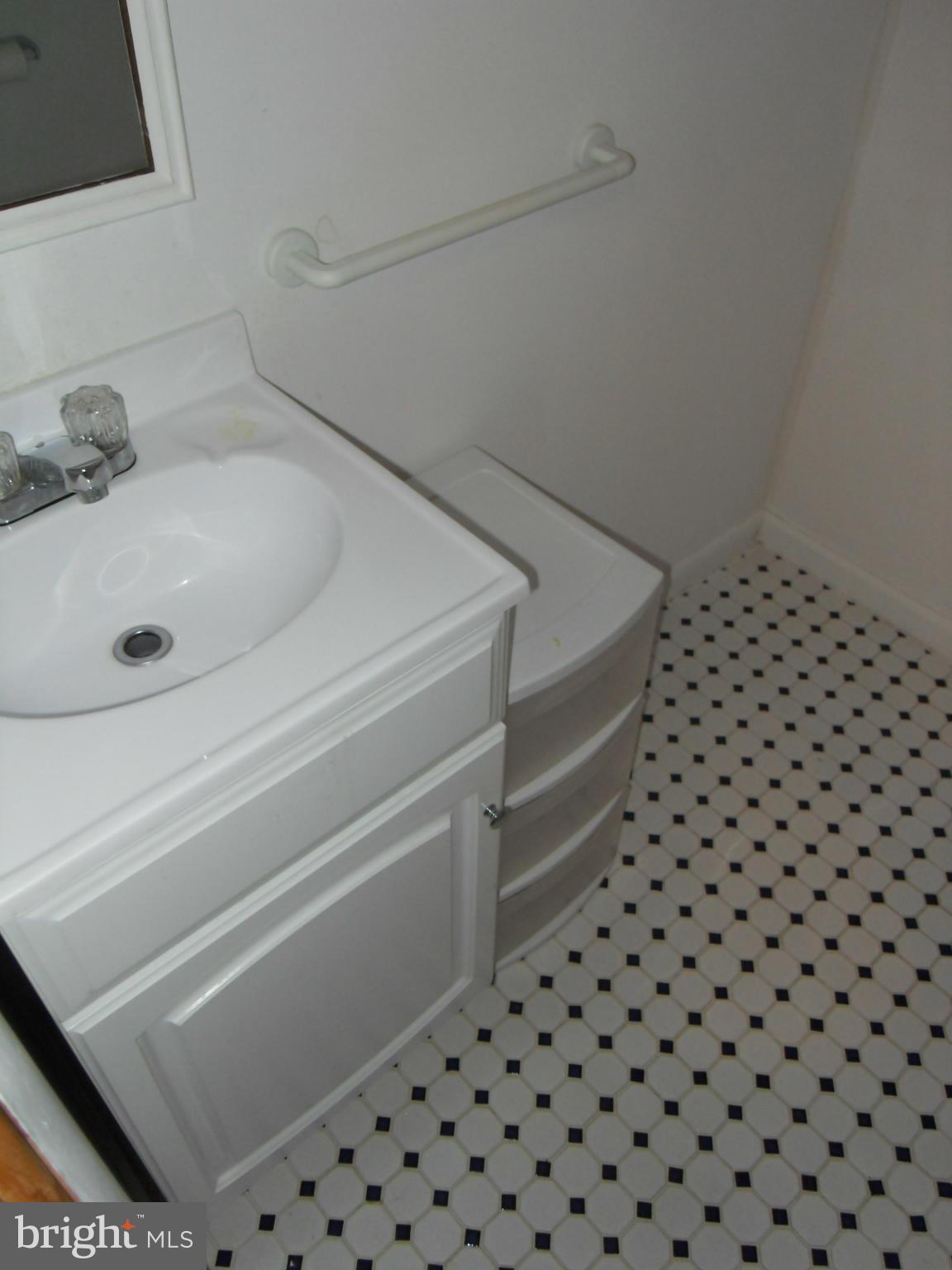 5008 Plymouth Road Baltimore, MD 21214 - Photo 11 of 16 Bath