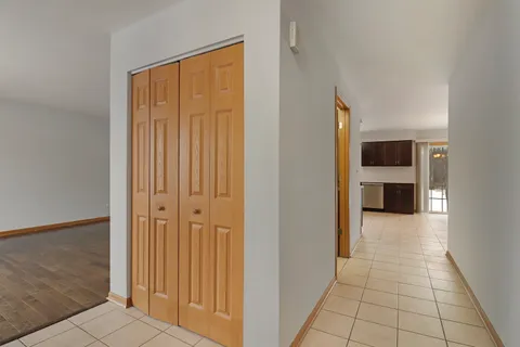 $3,500 | 1462 Glen Ellyn Road, Glendale Heights, IL 60139