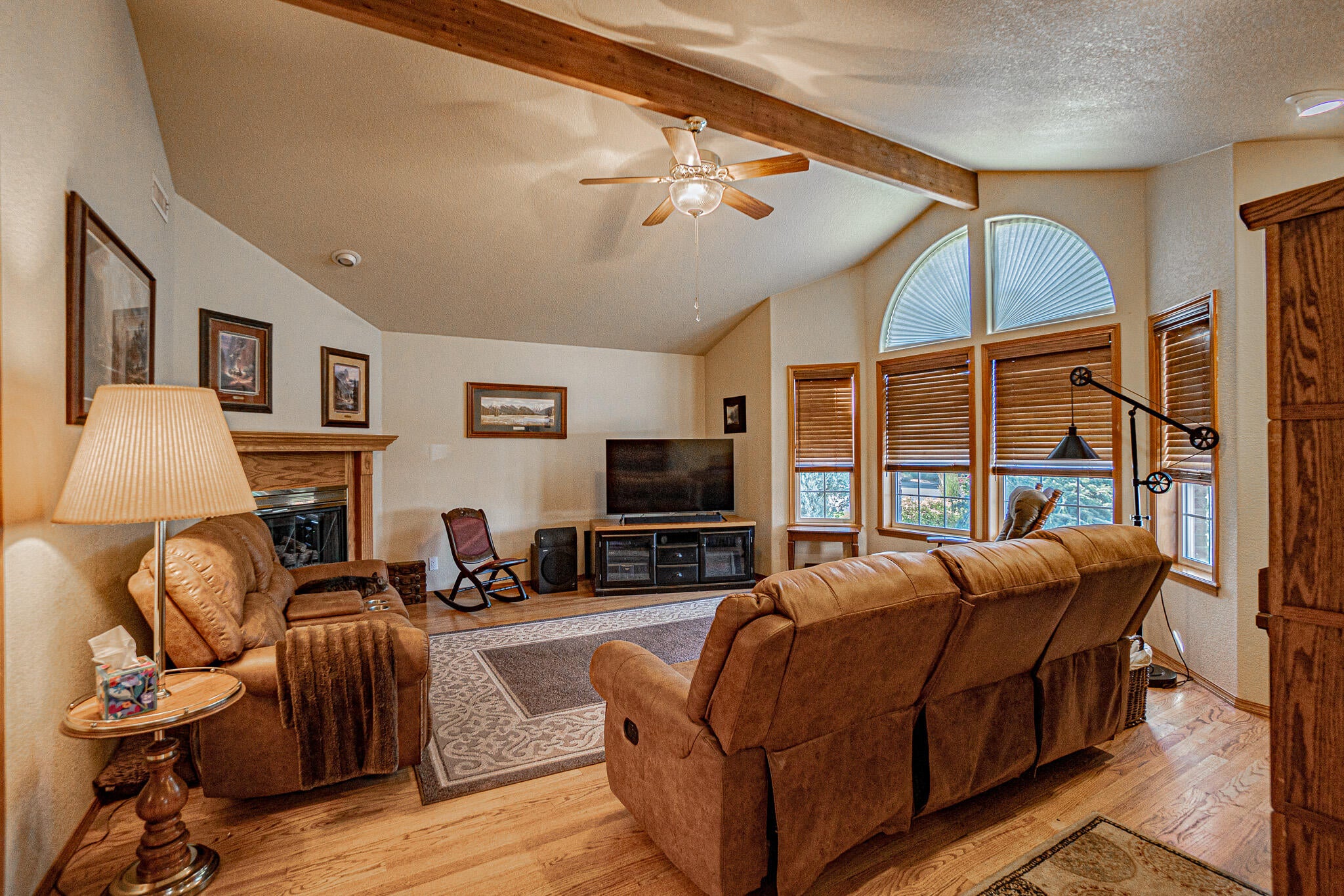 915 Amanda Way Central Point, OR 97502 - Photo 7 of 36 DSC02831-HDR