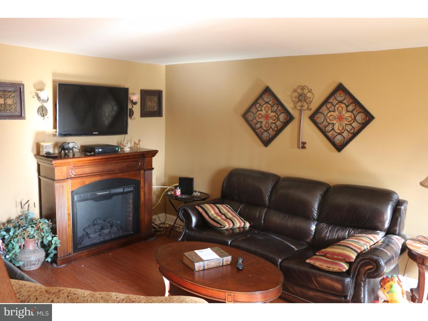 5209 North Springfield Road Clifton Heights, PA 19018 - Photo 4 of 13 Living Room