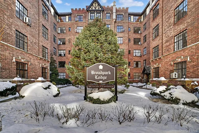 $359,500 | 292 Main Street, Unit 6A, White Plains, NY 10601