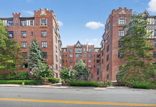 $359,500 | 292 Main Street, Unit 6A, White Plains, NY 10601