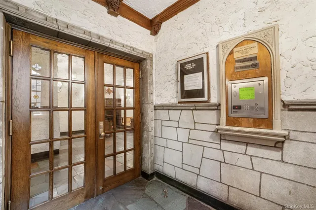 $359,500 | 292 Main Street, Unit 6A, White Plains, NY 10601