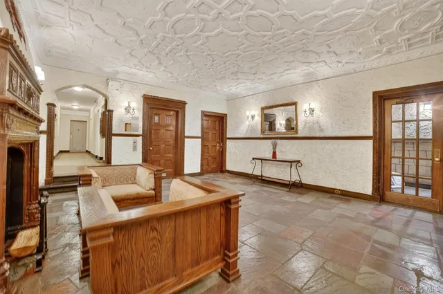 $359,500 | 292 Main Street, Unit 6A, White Plains, NY 10601