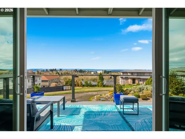 $1,143,300 | 1730 Northwest Klickitat Street, Camas, WA 98607