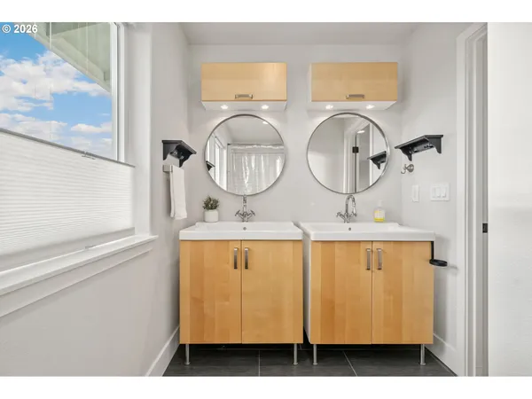 $1,143,300 | 1730 Northwest Klickitat Street, Camas, WA 98607