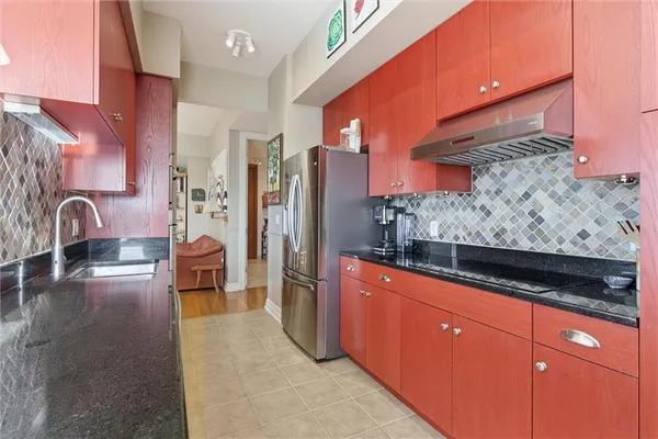 $1,100,000 | 4950 Central Street, Unit 805, Kansas City, MO 64112