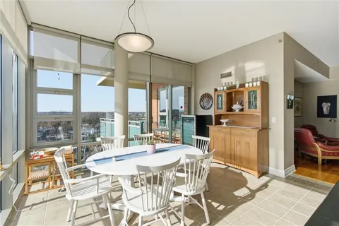 $1,100,000 | 4950 Central Street, Unit 805, Kansas City, MO 64112