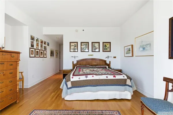 $1,100,000 | 4950 Central Street, Unit 805, Kansas City, MO 64112