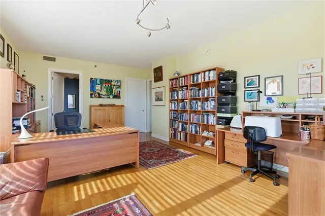 $1,200,000 | 4950 Central Street, Unit 805, Kansas City, MO 64112