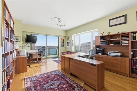 $1,100,000 | 4950 Central Street, Unit 805, Kansas City, MO 64112