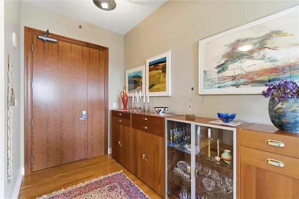 $1,100,000 | 4950 Central Street, Unit 805, Kansas City, MO 64112