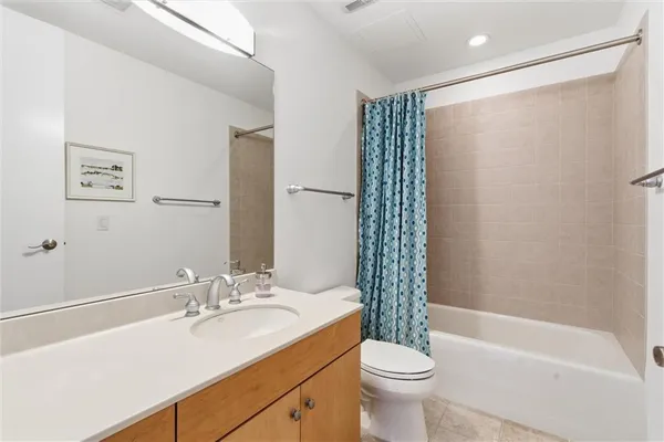 $1,100,000 | 4950 Central Street, Unit 805, Kansas City, MO 64112
