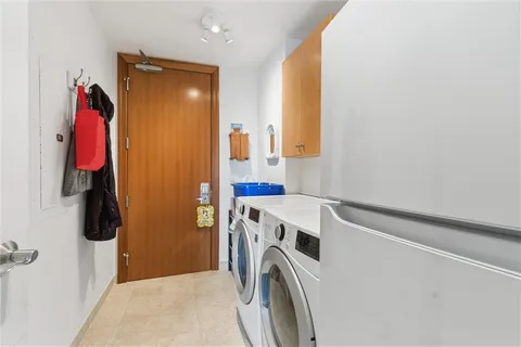 $1,200,000 | 4950 Central Street, Unit 805, Kansas City, MO 64112