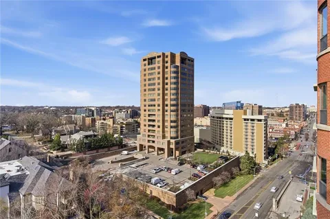 $1,100,000 | 4950 Central Street, Unit 805, Kansas City, MO 64112