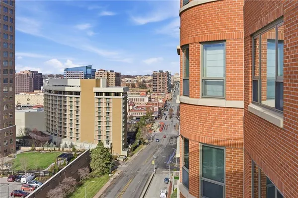 $1,100,000 | 4950 Central Street, Unit 805, Kansas City, MO 64112