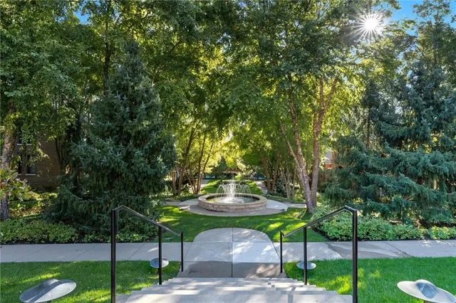 $1,200,000 | 4950 Central Street, Unit 805, Kansas City, MO 64112