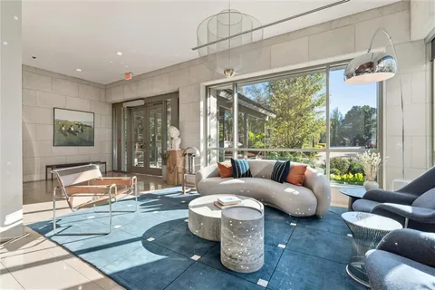 $1,200,000 | 4950 Central Street, Unit 805, Kansas City, MO 64112