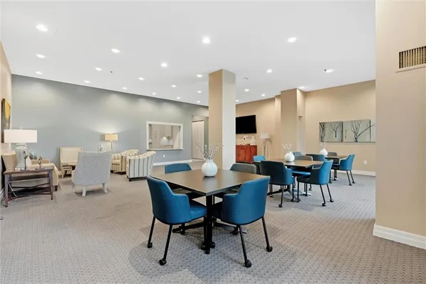 $1,100,000 | 4950 Central Street, Unit 805, Kansas City, MO 64112