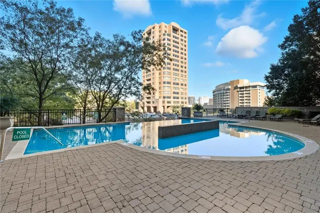 $1,200,000 | 4950 Central Street, Unit 805, Kansas City, MO 64112