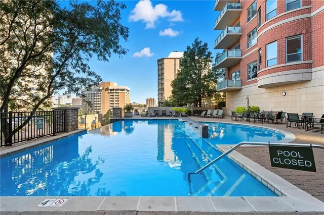 $1,200,000 | 4950 Central Street, Unit 805, Kansas City, MO 64112