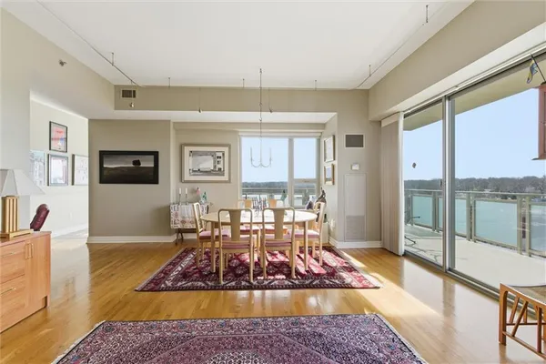 $1,100,000 | 4950 Central Street, Unit 805, Kansas City, MO 64112