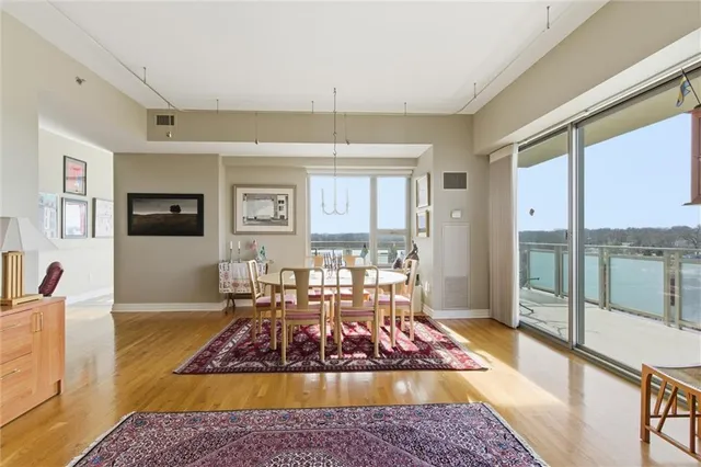 $1,200,000 | 4950 Central Street, Unit 805, Kansas City, MO 64112