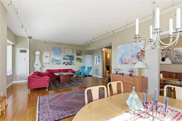 $1,100,000 | 4950 Central Street, Unit 805, Kansas City, MO 64112
