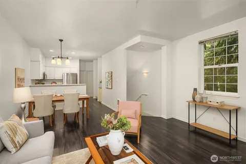 $550,000 | 1800 Northeast 40th Street, Unit C1, Renton, WA 98056