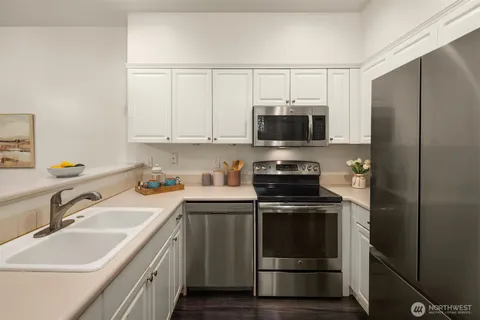 $550,000 | 1800 Northeast 40th Street, Unit C1, Renton, WA 98056