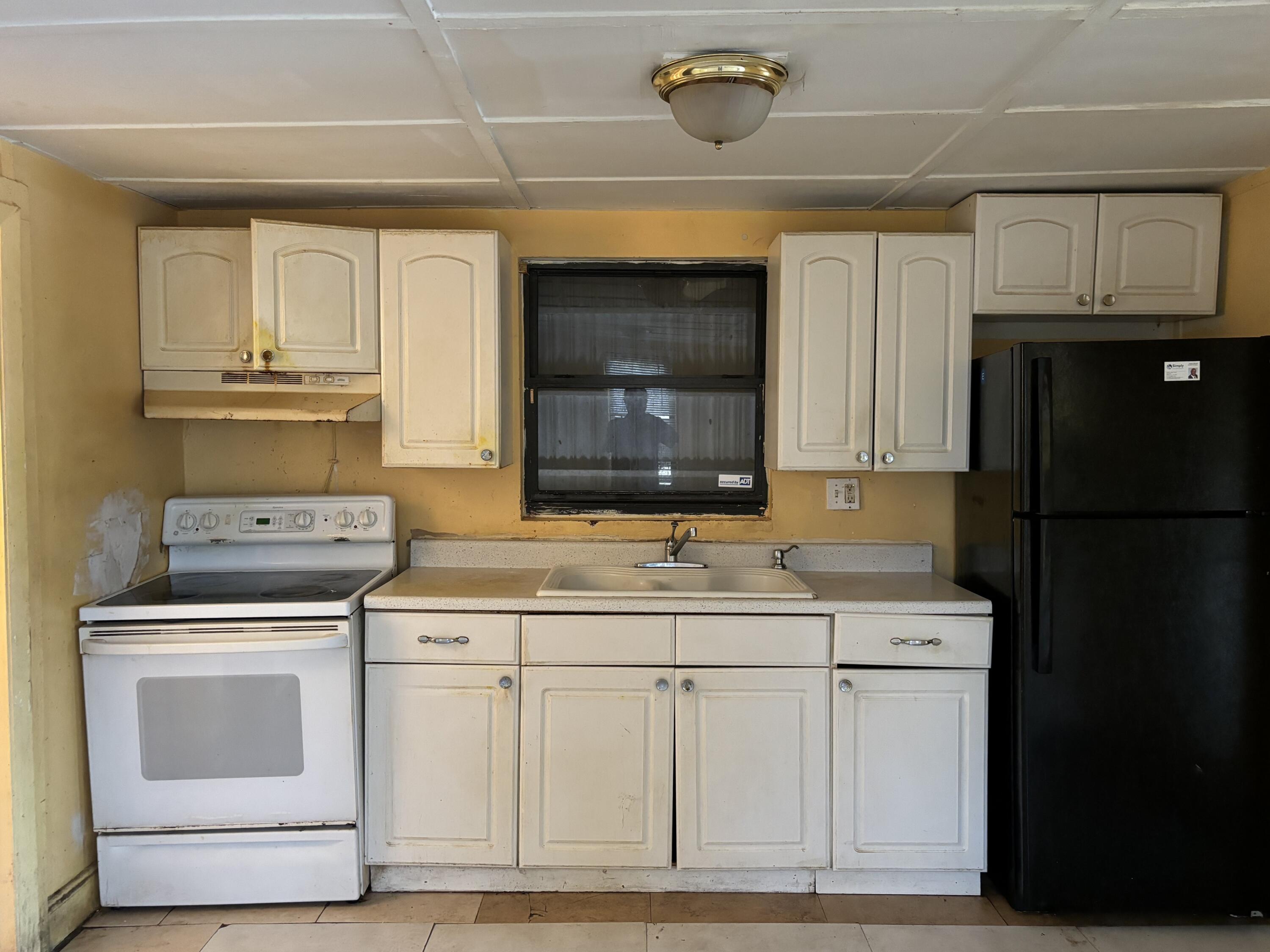 1042 Peak Road Lake Worth, FL 33462 - Photo 8 of 8 10