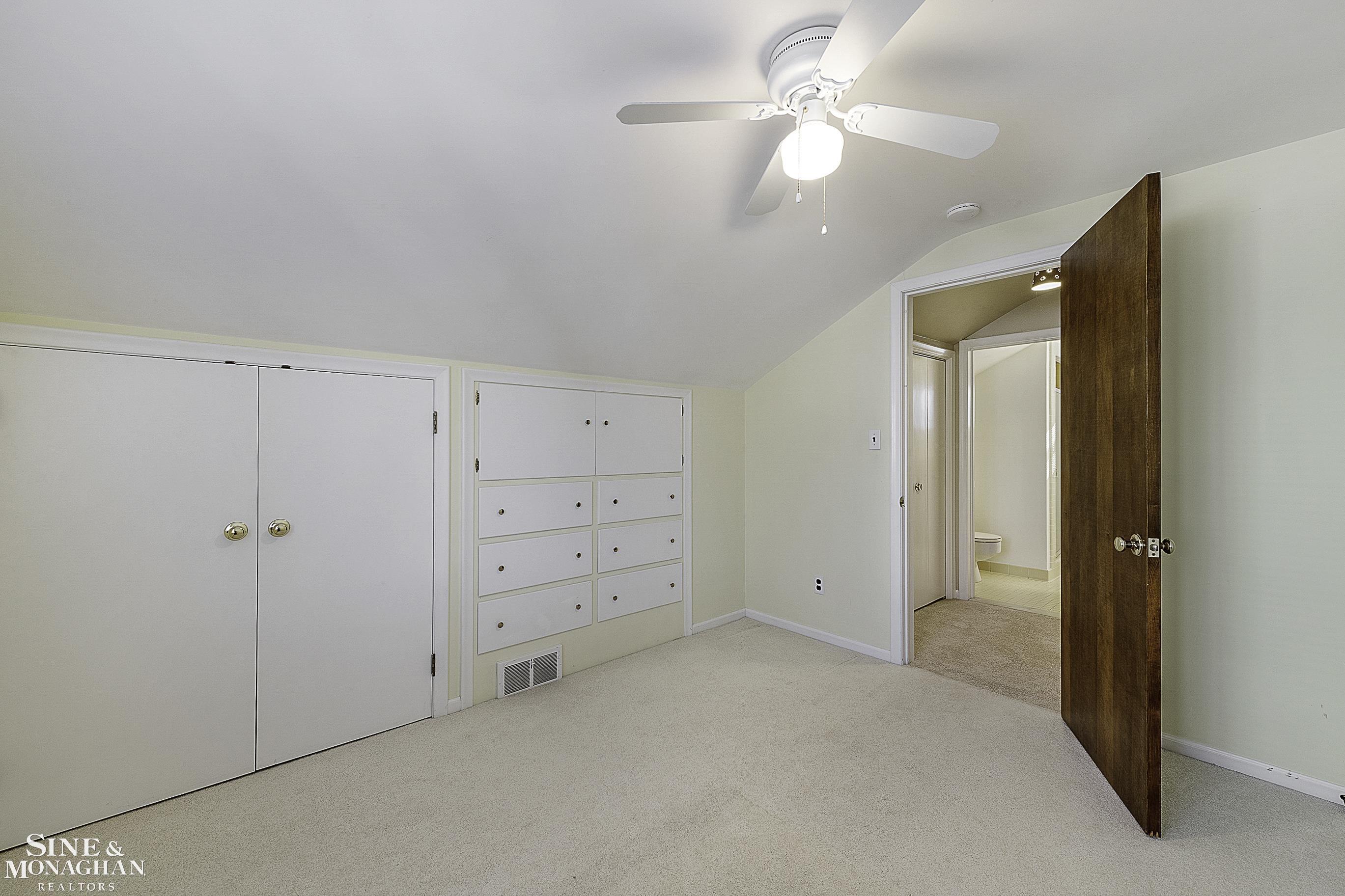 533 Hawthorne Road Grosse Pointe, MI 48236 - Photo 24 of 49 50095488-23.JPG