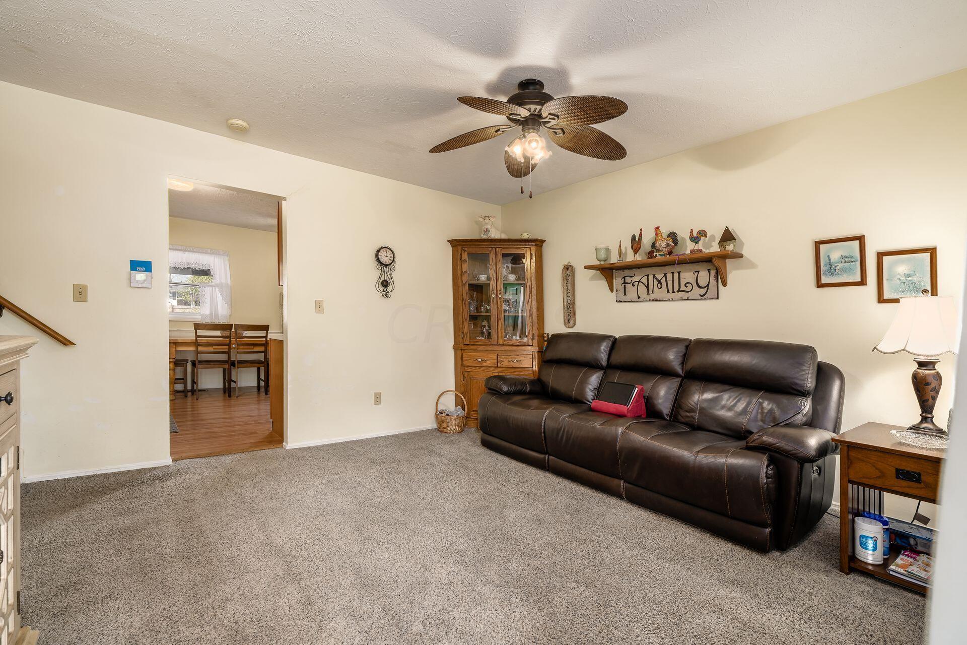 3219 Faycrest Road Columbus, OH 43232 - Photo 6 of 29 010_329_R 3219 Faycrest 0040