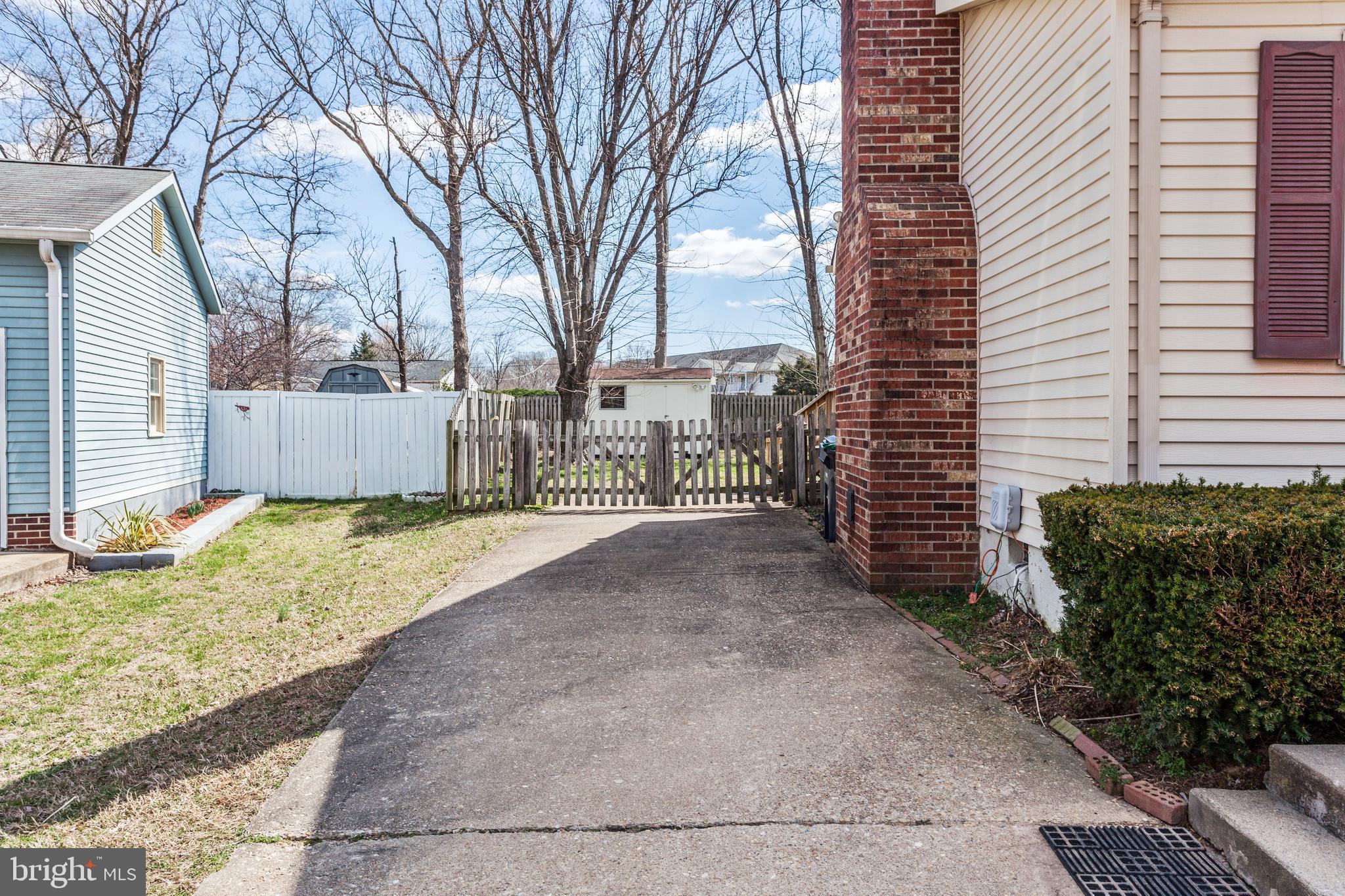 11731 Roosevelt Road Fredericksburg, VA 22407 - Photo 3 of 46