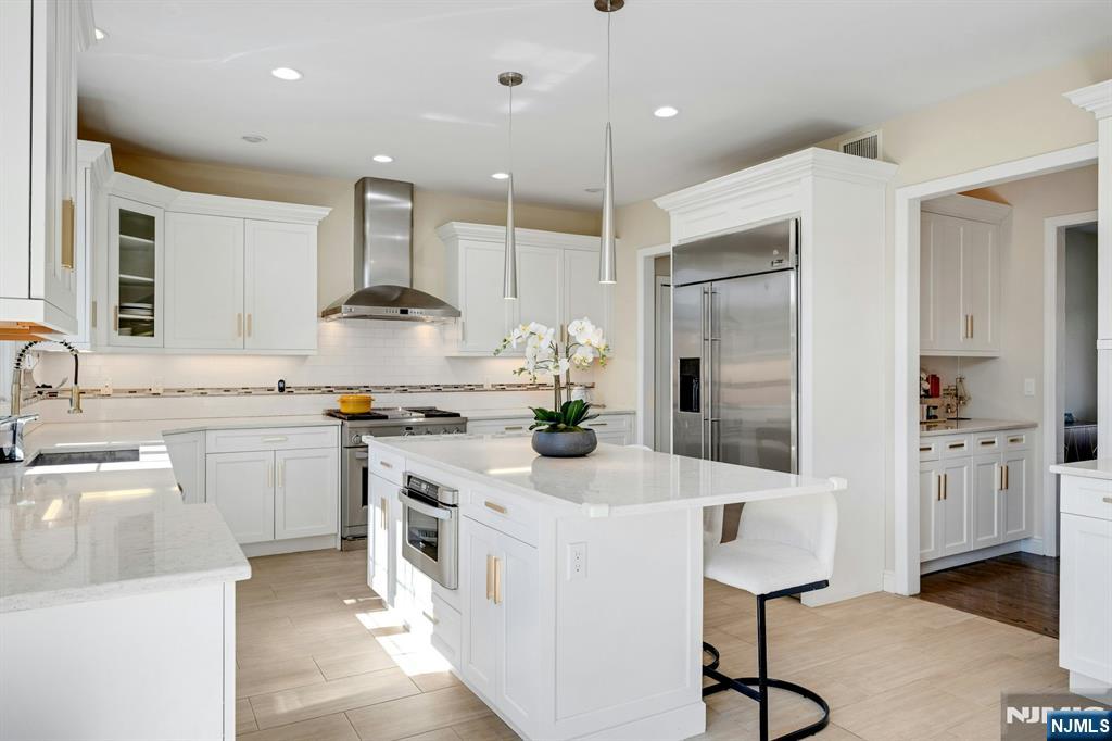 26 Sunset Road Livingston, NJ 07039 - Photo 13 of 39