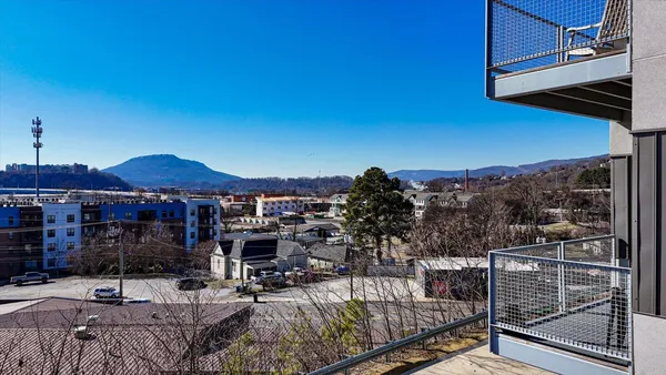 $2,600 | 411 Fairpoint Street, Unit 202, Chattanooga, TN 37405