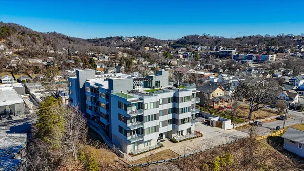 $2,600 | 411 Fairpoint Street, Unit 202, Chattanooga, TN 37405