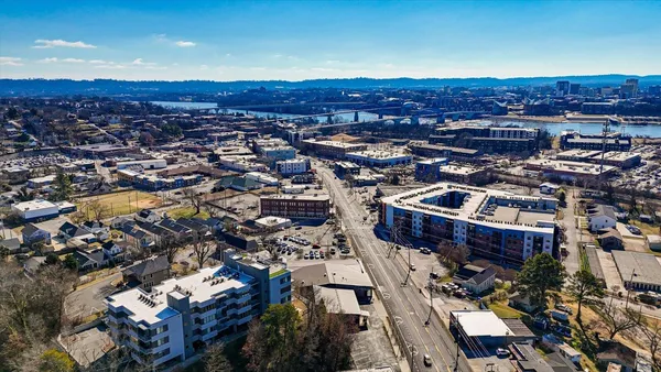 $2,600 | 411 Fairpoint Street, Unit 202, Chattanooga, TN 37405