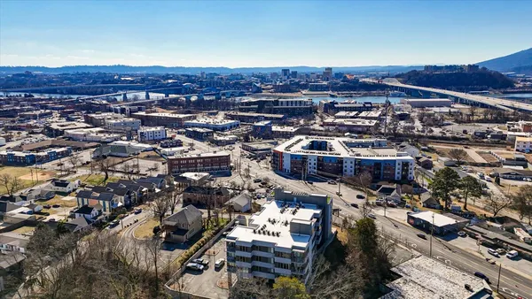 $2,400 | 411 Fairpoint Street, Unit 202, Chattanooga, TN 37405