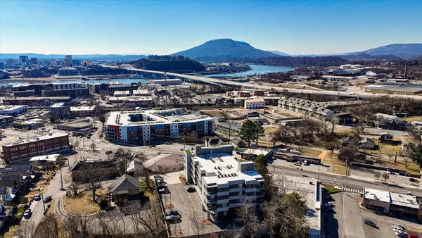 $2,600 | 411 Fairpoint Street, Unit 202, Chattanooga, TN 37405