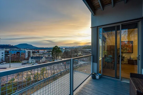$2,600 | 411 Fairpoint Street, Unit 202, Chattanooga, TN 37405