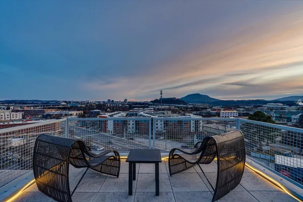 $2,600 | 411 Fairpoint Street, Unit 202, Chattanooga, TN 37405